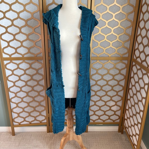 Teal Cableknit Sweater Vest - Picture 4 of 13